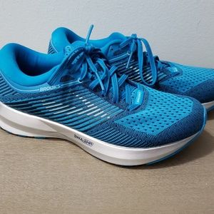 Brooks Levitate like new